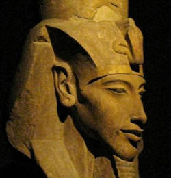 Akhenaton faraone pacifista?